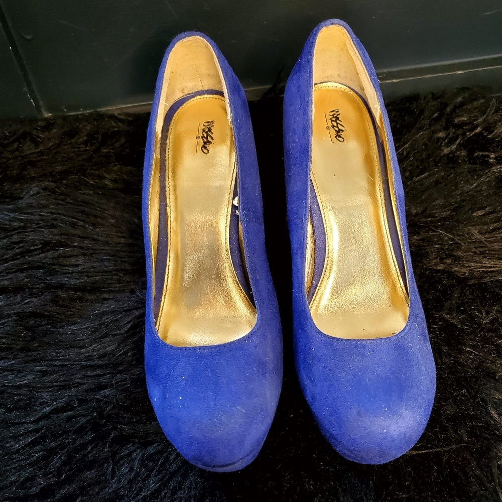 Blue Wedges
